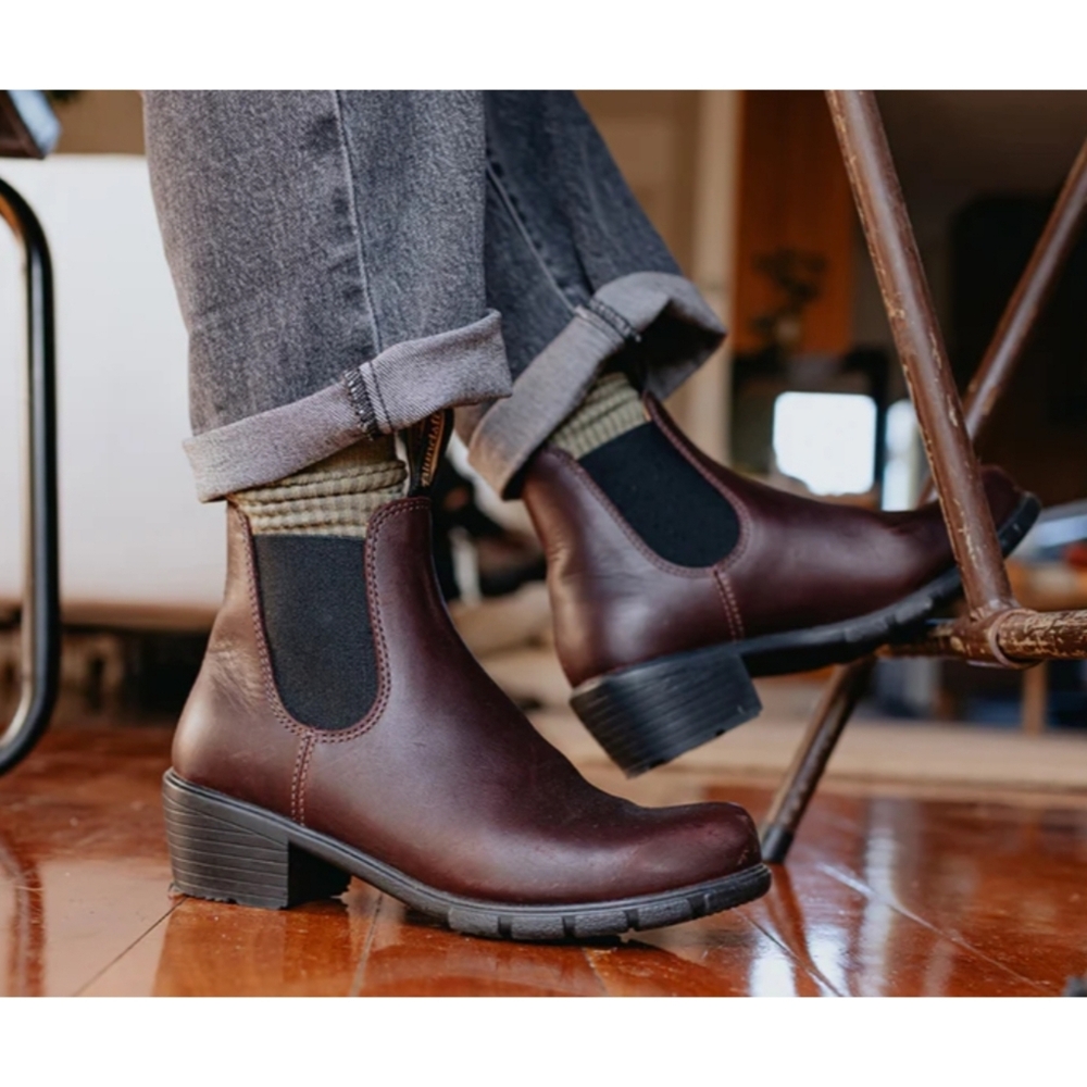 Blundstone Chelsea Boots in Dark Brown and Black - Picture 2 of 15